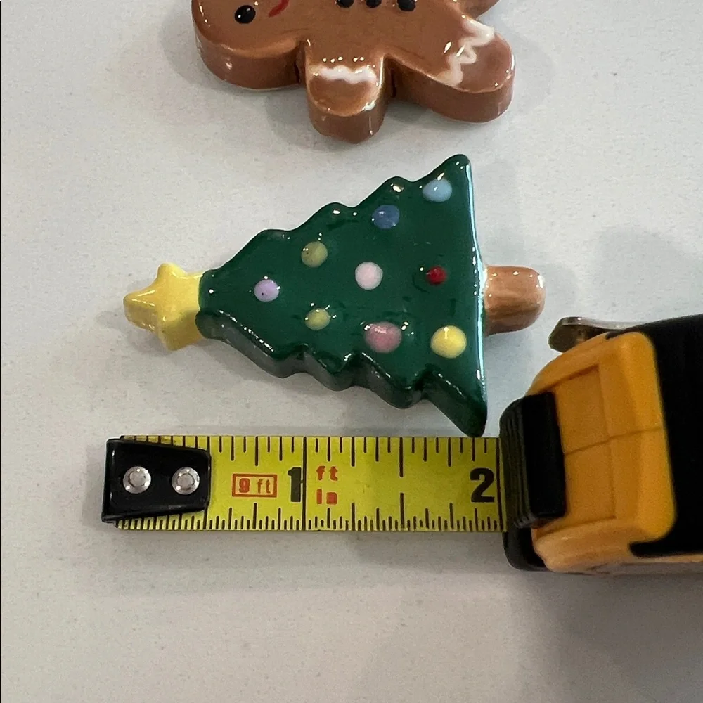 🎄🫚🎀 So. Cute. Ceramic.4pc Magnets..